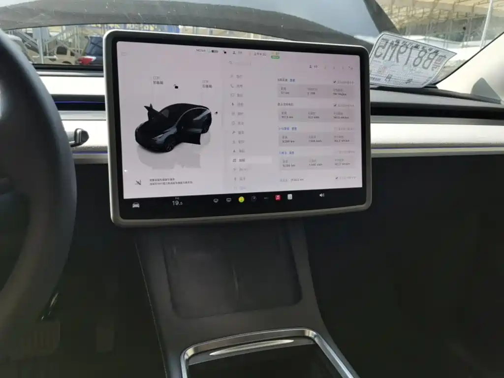 Tesla Model Y — миниатюра 13