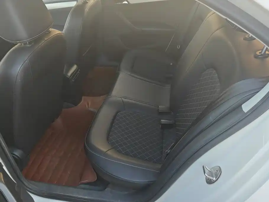 Skoda Rapid — миниатюра 11