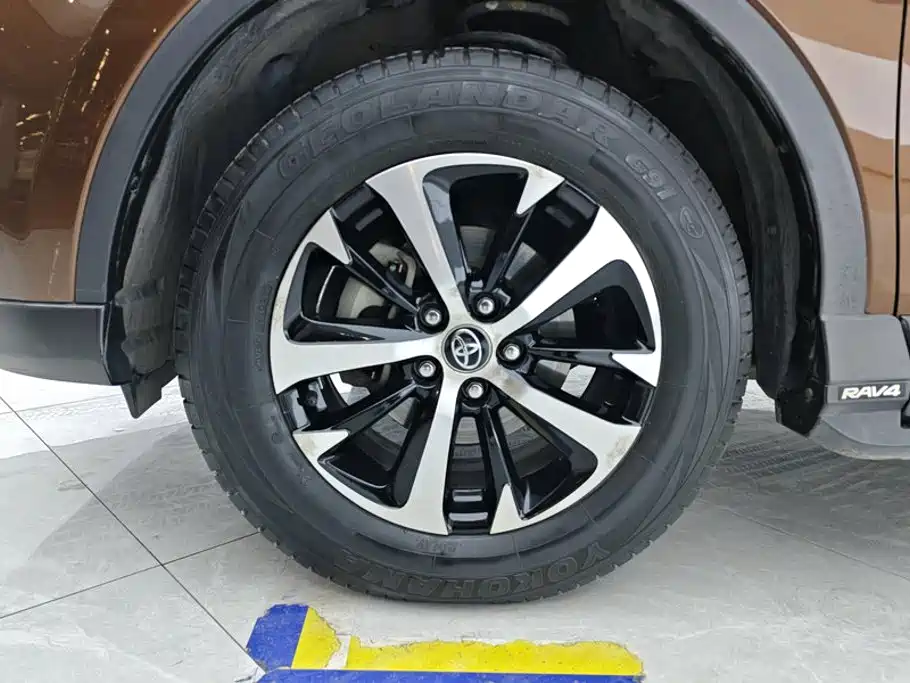 Toyota RAV4 — миниатюра 6