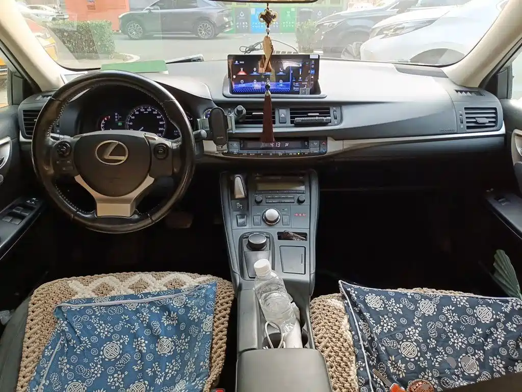 Lexus CT — миниатюра 5