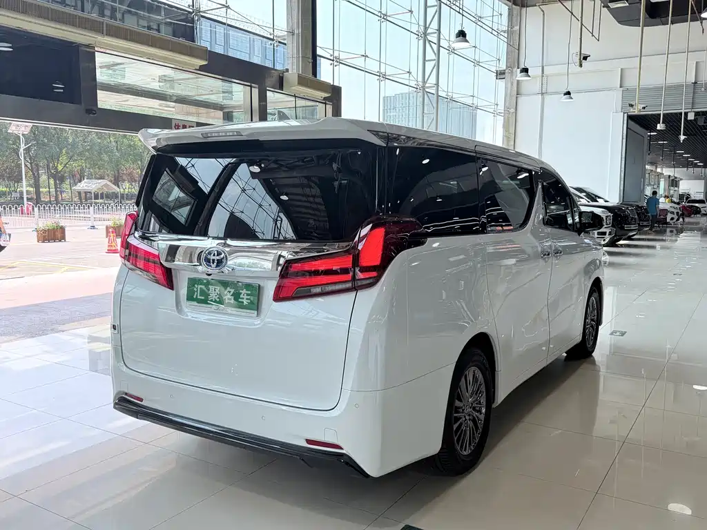 Toyota Alphard — миниатюра 27