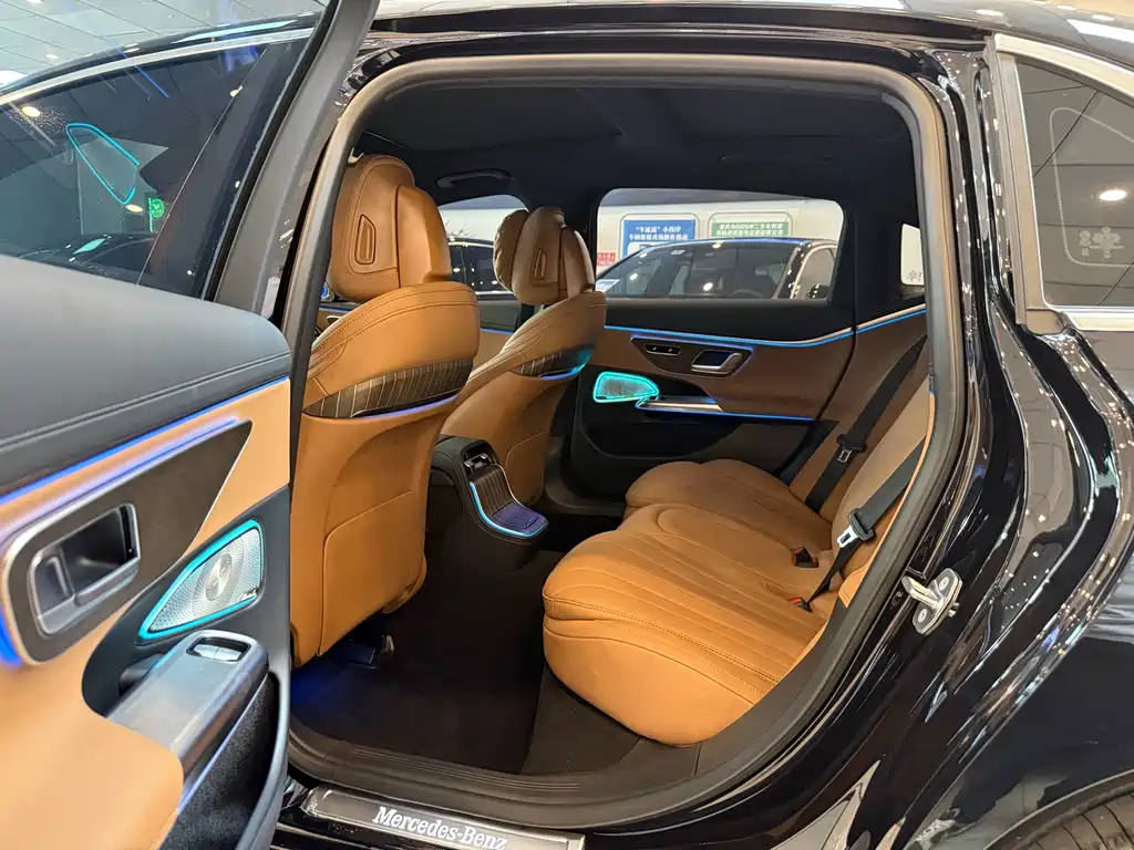Mercedes-Benz E-Class — миниатюра 11