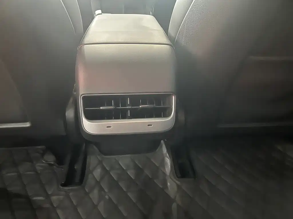 Tesla Model 3 — миниатюра 10