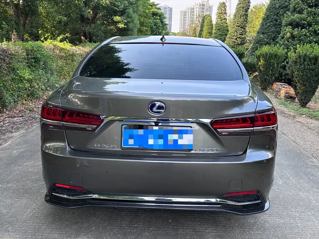 Lexus LS — миниатюра 8