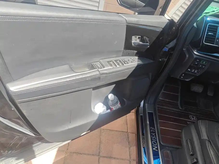 Honda Elysion — миниатюра 7