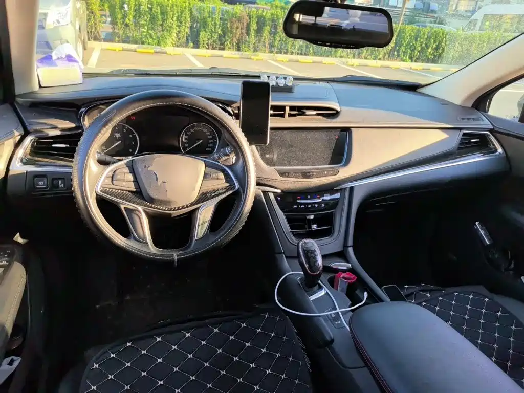 Cadillac XT5 — миниатюра 5