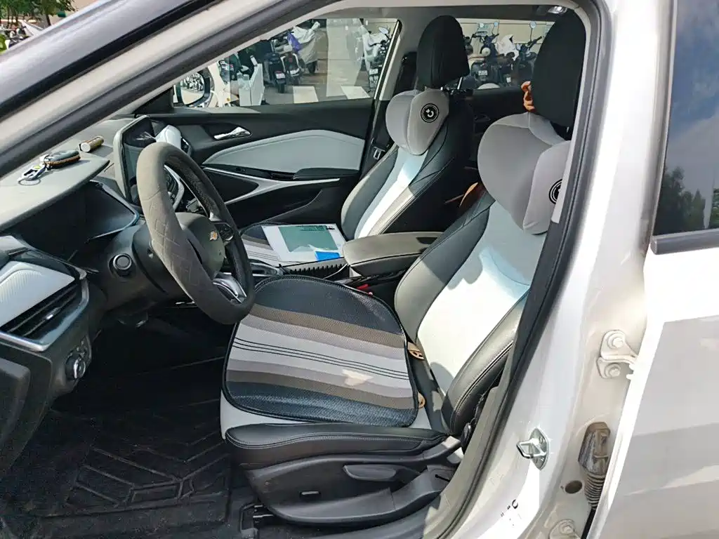 Chevrolet Menlo — миниатюра 11