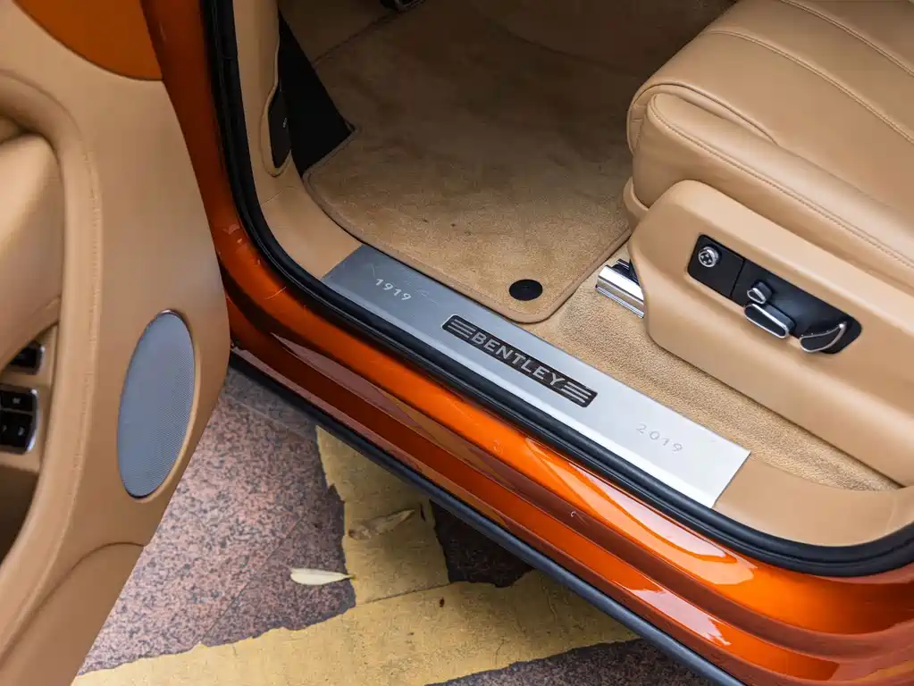 Bentley Bentayga — миниатюра 17