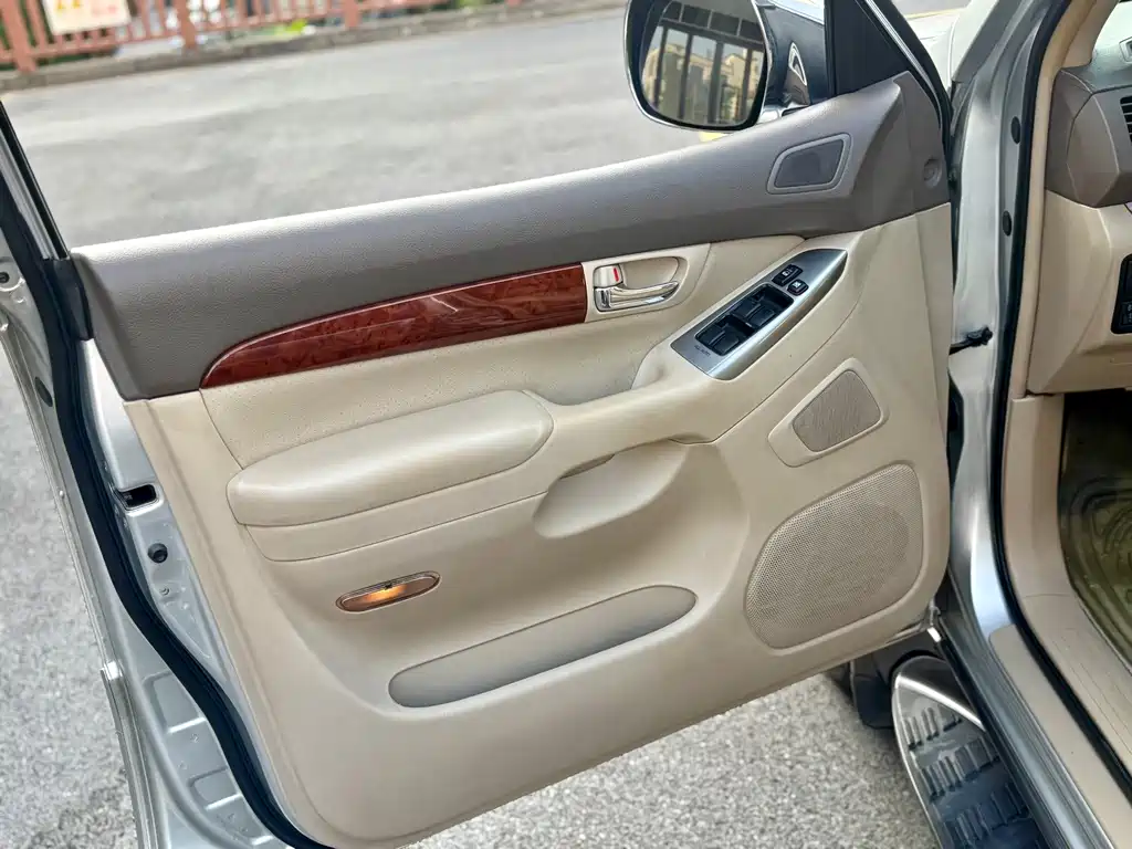 Toyota Prado — миниатюра 11