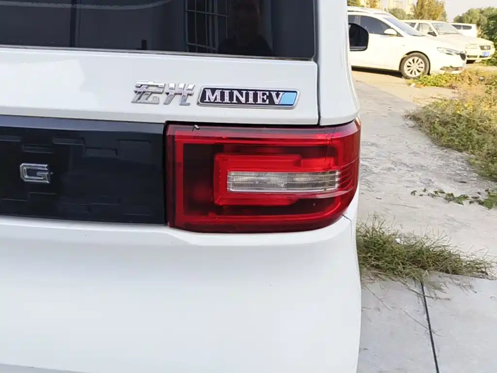 Wuling MINIEV — миниатюра 8