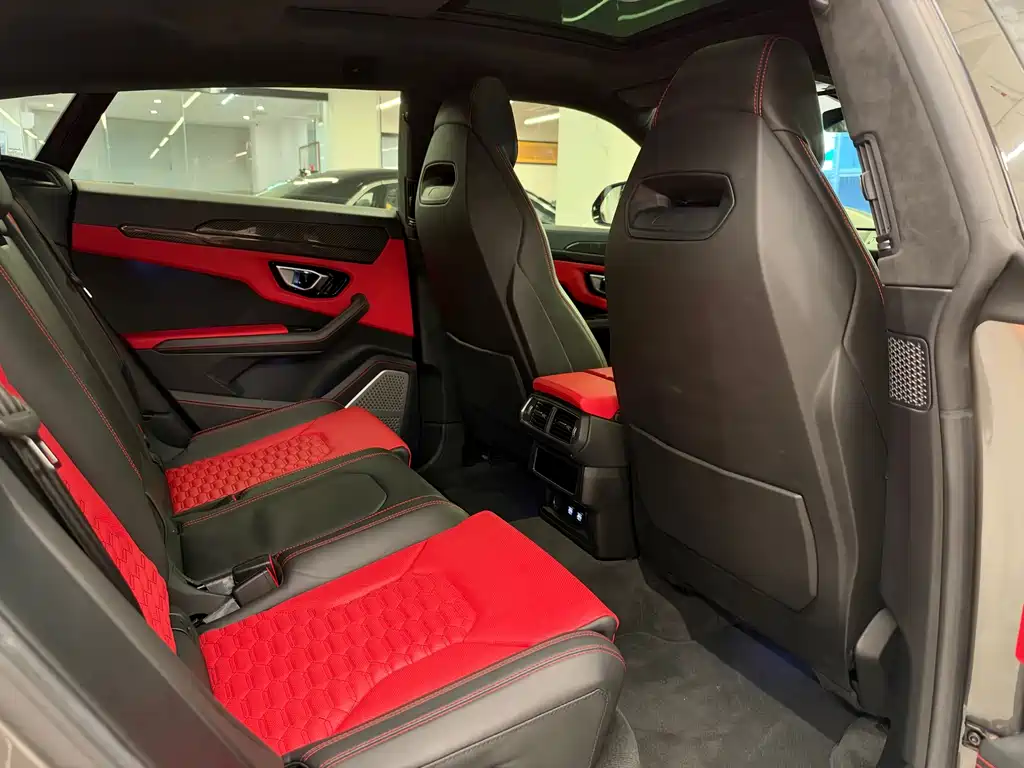 Lamborghini Urus — миниатюра 11