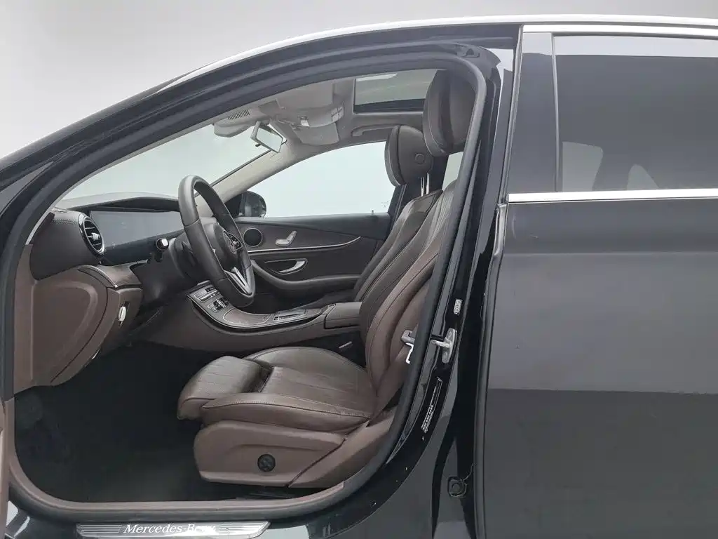 Mercedes-Benz E-Class — миниатюра 10