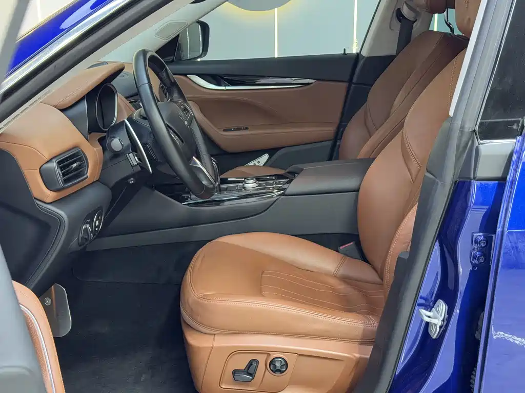 Maserati Levante - фото 8