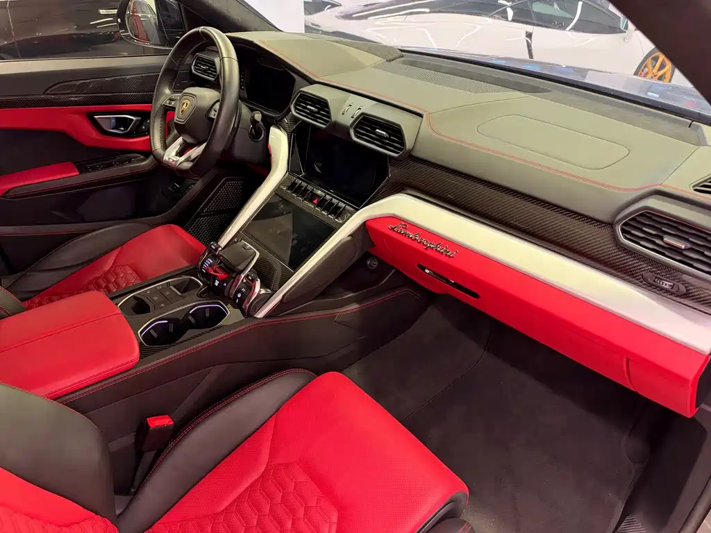 Lamborghini Urus — миниатюра 9