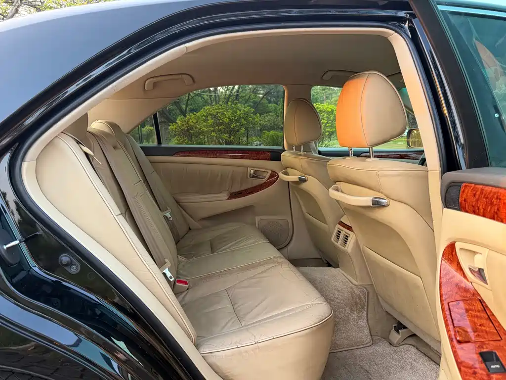 Toyota Crown — миниатюра 13