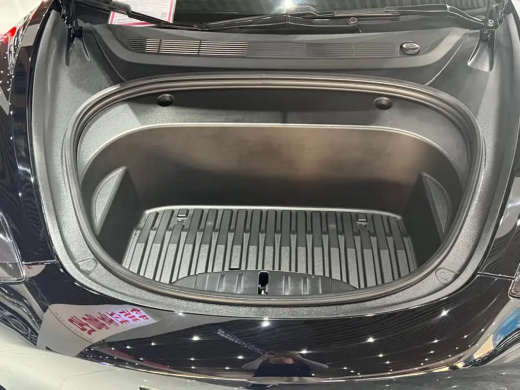 Tesla Model 3 — миниатюра 12