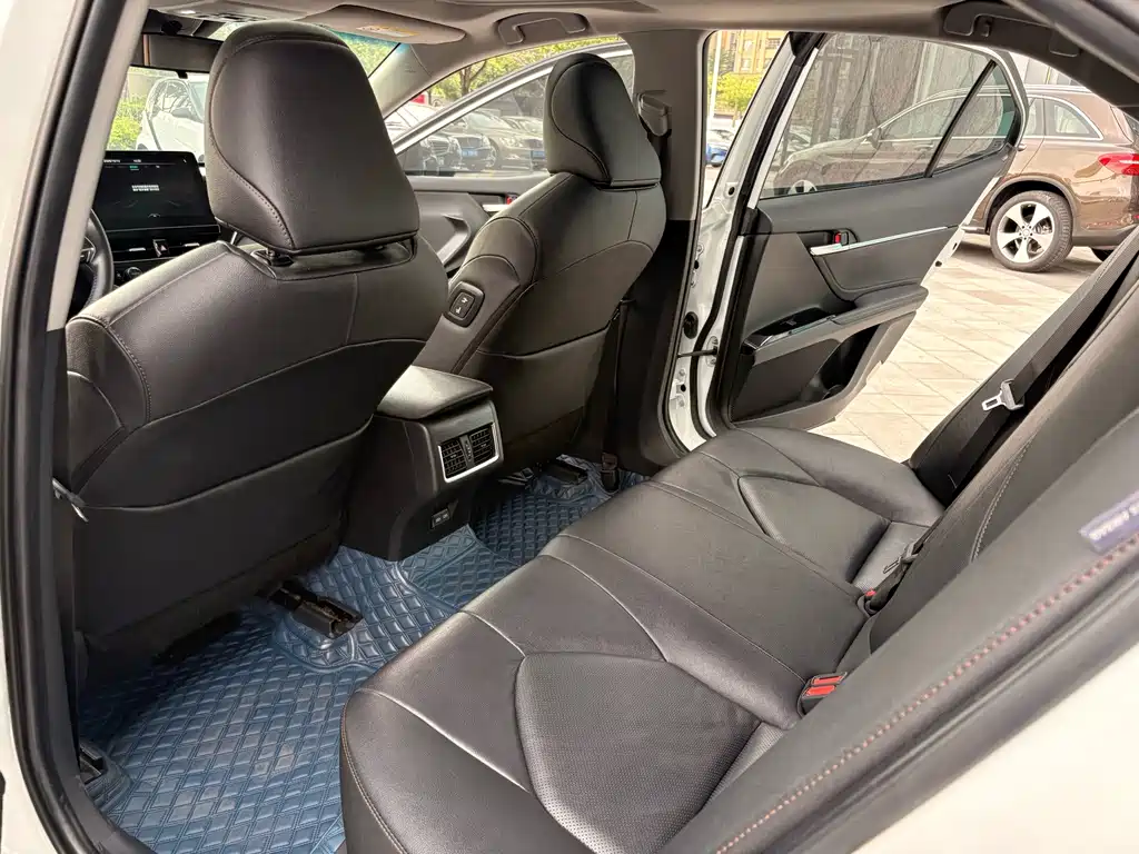 Toyota Camry — миниатюра 20