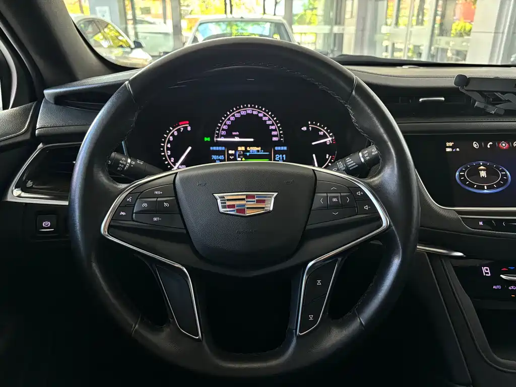 CADILLAC XT5