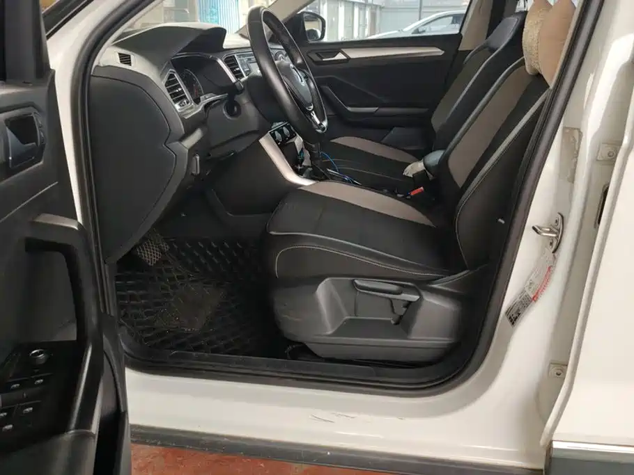 Volkswagen T-Roc — миниатюра 9