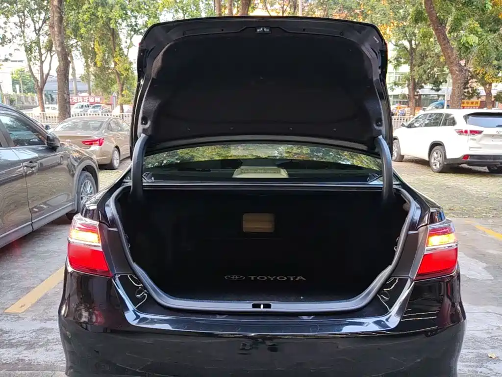 Toyota Camry — миниатюра 19