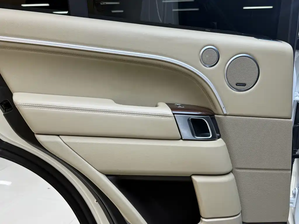 Land Rover Range Rover — миниатюра 14