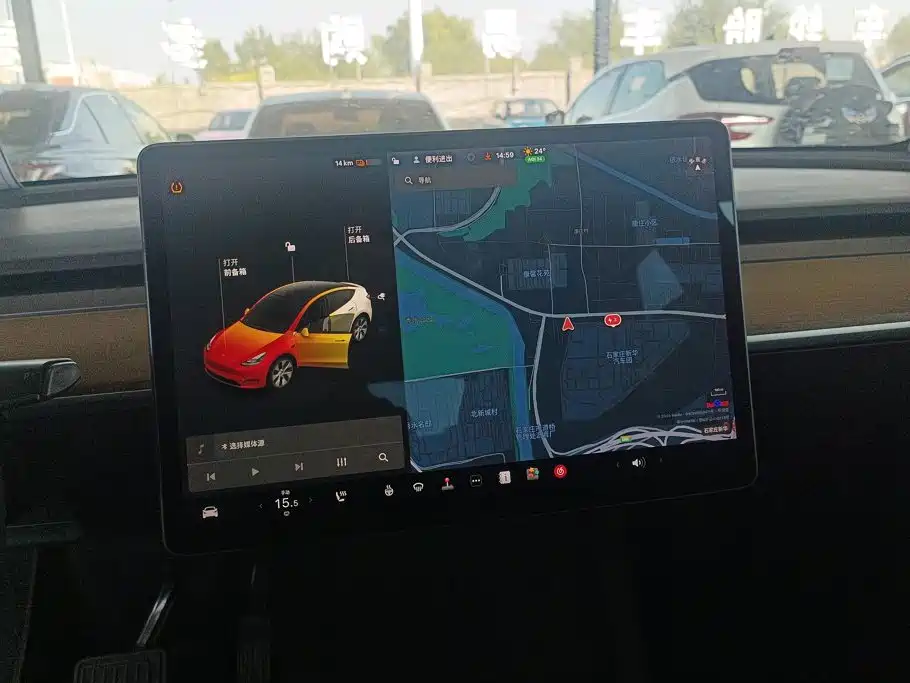 Tesla Model Y — миниатюра 13
