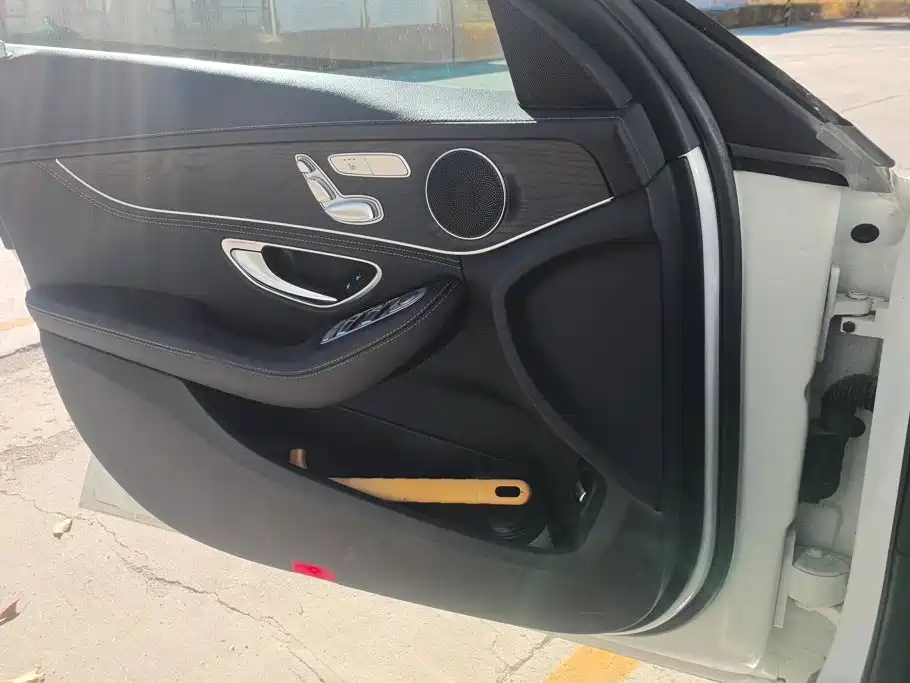 Mercedes-Benz C-Class — миниатюра 7
