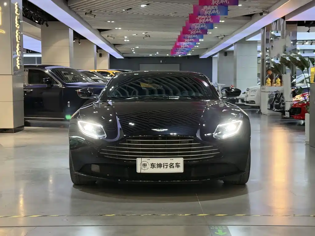 ASTON MARTIN DB11