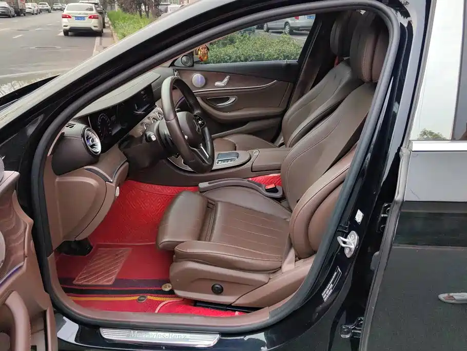 Mercedes-Benz E-Class — миниатюра 9