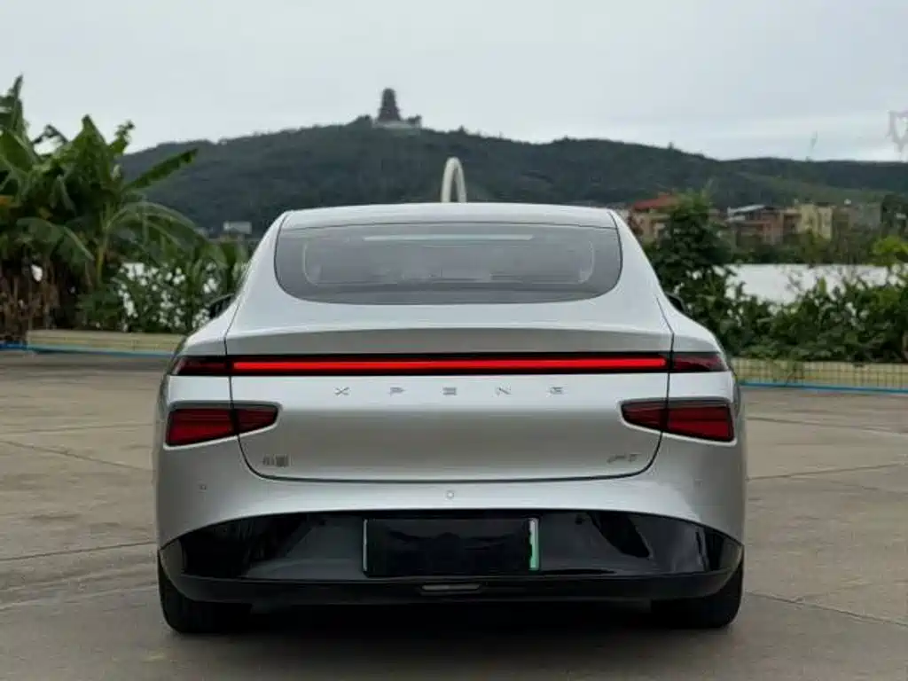 XPeng P7 — миниатюра 2