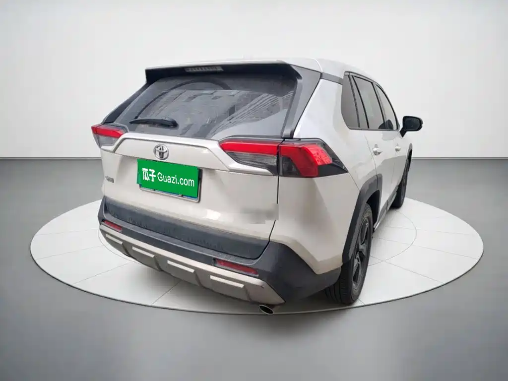 Toyota RAV4 — миниатюра 4