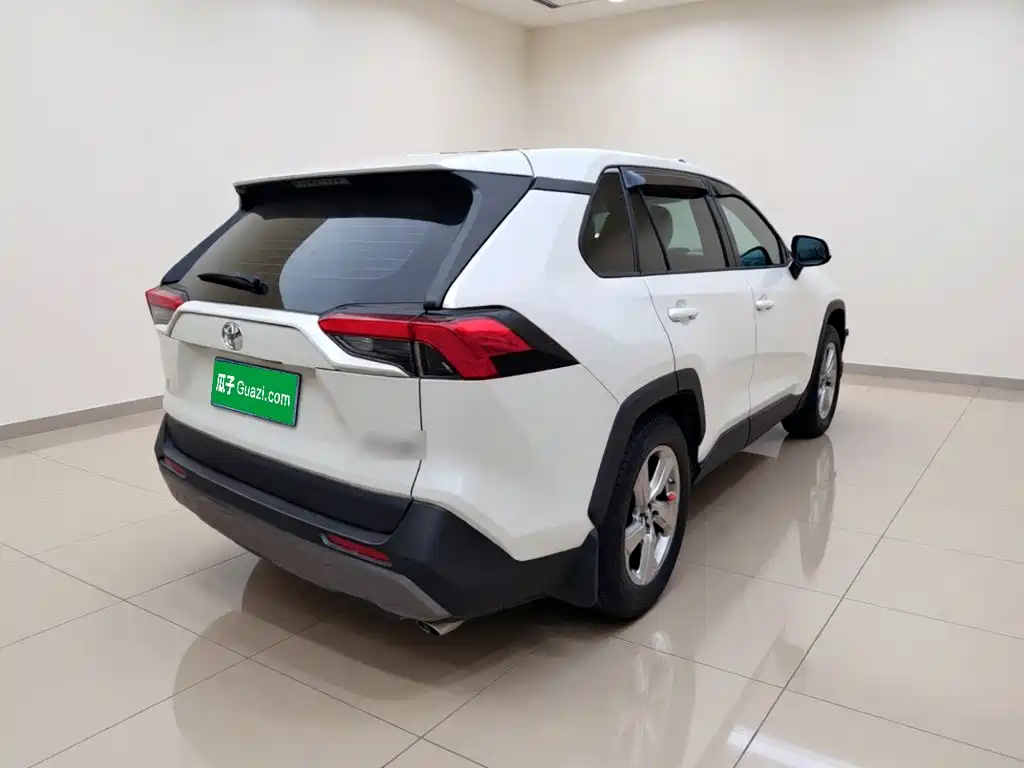 Toyota RAV4 — миниатюра 4
