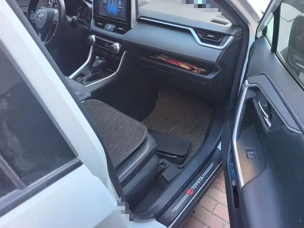 Toyota RAV4 — миниатюра 19