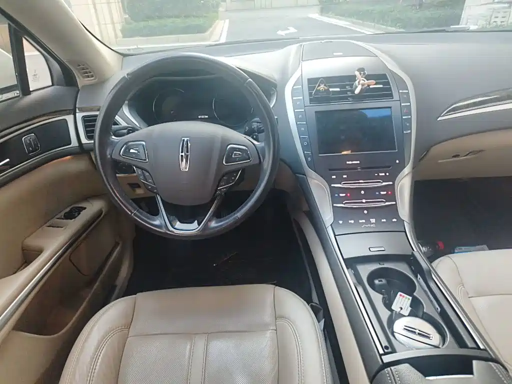 Lincoln MKZ — миниатюра 5