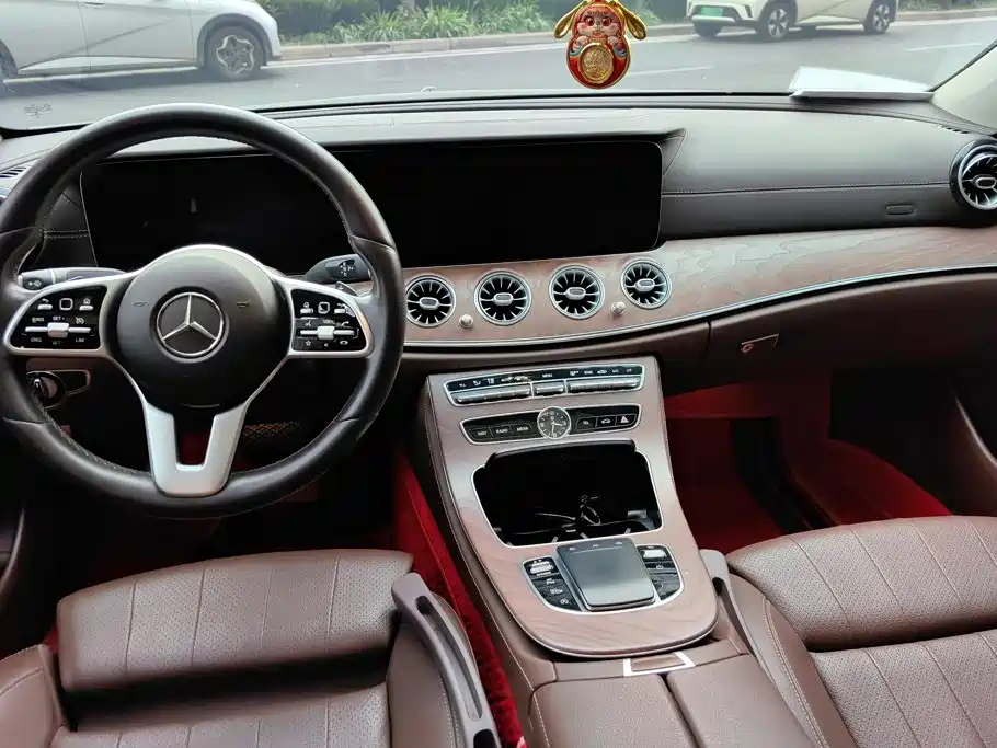 Mercedes-Benz E-Class — миниатюра 12