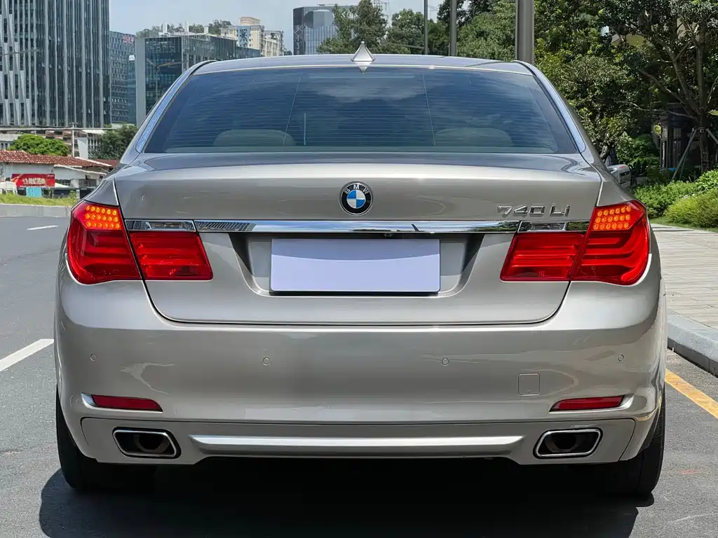 BMW 7 Series — миниатюра 19