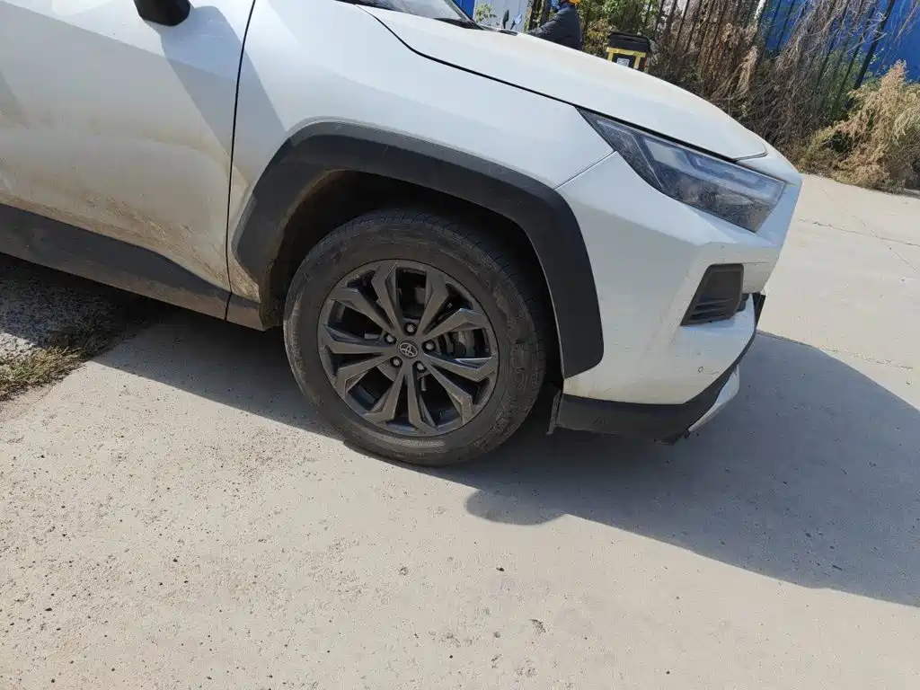 Toyota RAV4 — миниатюра 24