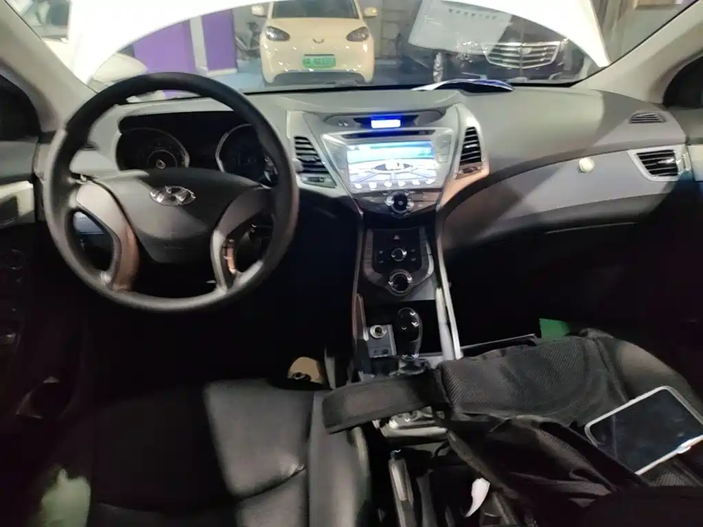 Hyundai Elantra Langdong — миниатюра 10