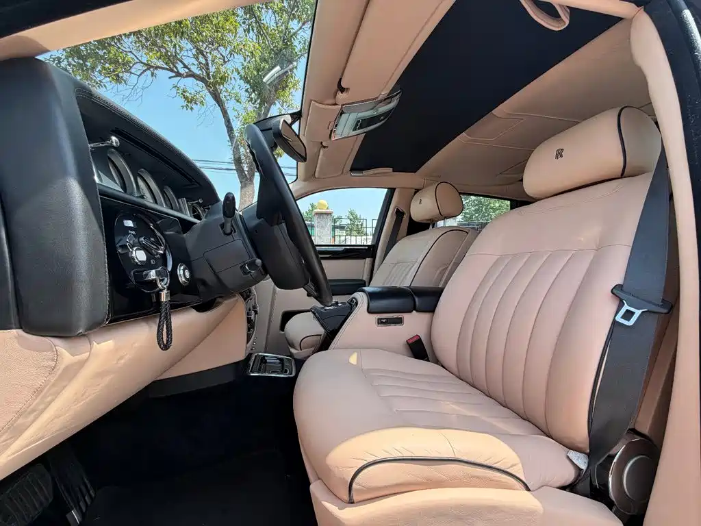 Rolls-Royce Phantom — миниатюра 4