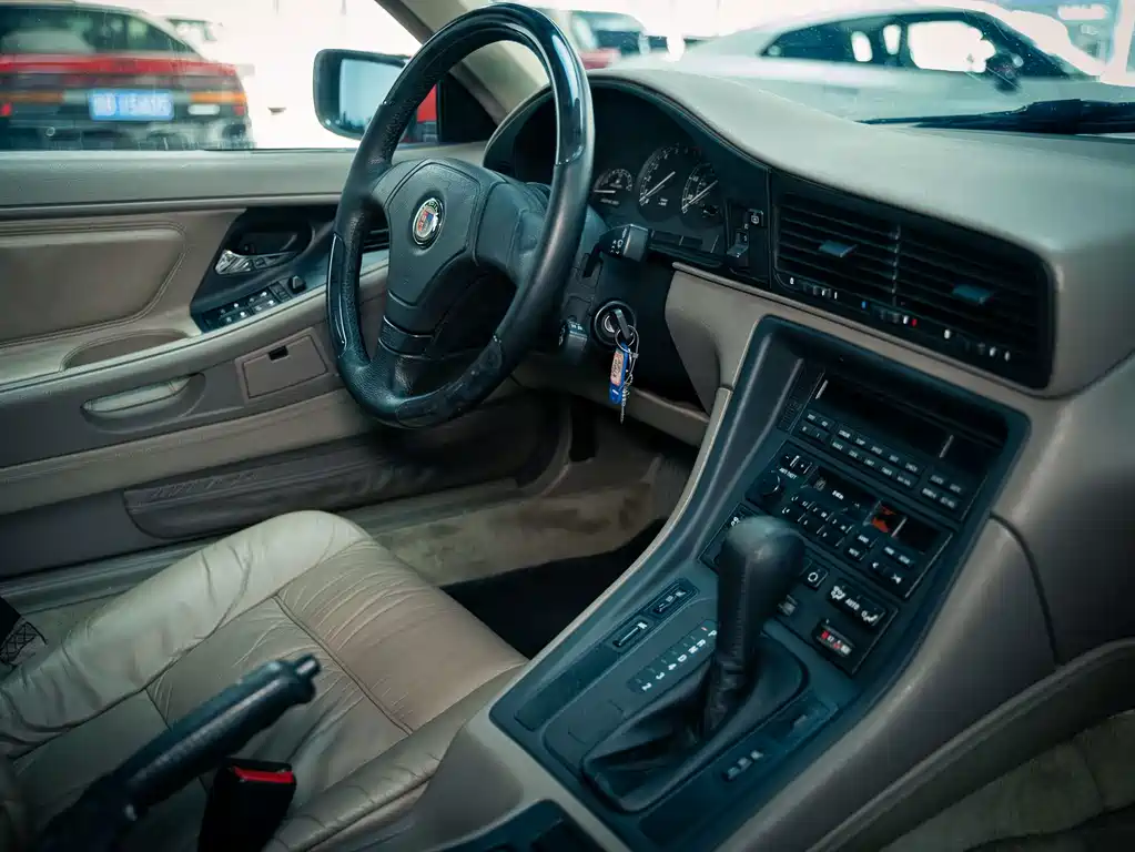 BMW 8 Series — миниатюра 16