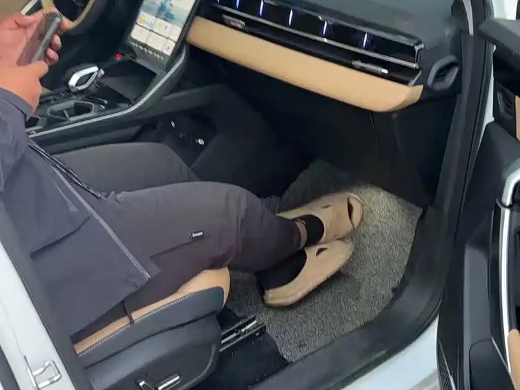 Geely Boyue L — миниатюра 7