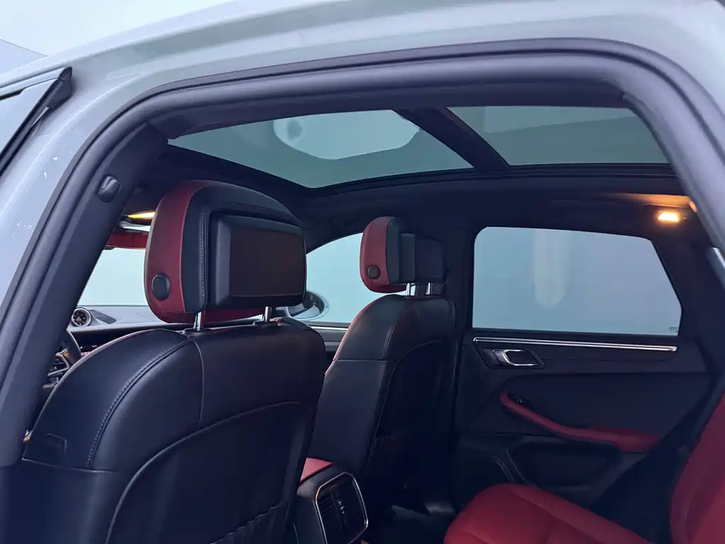 Porsche Macan — миниатюра 7