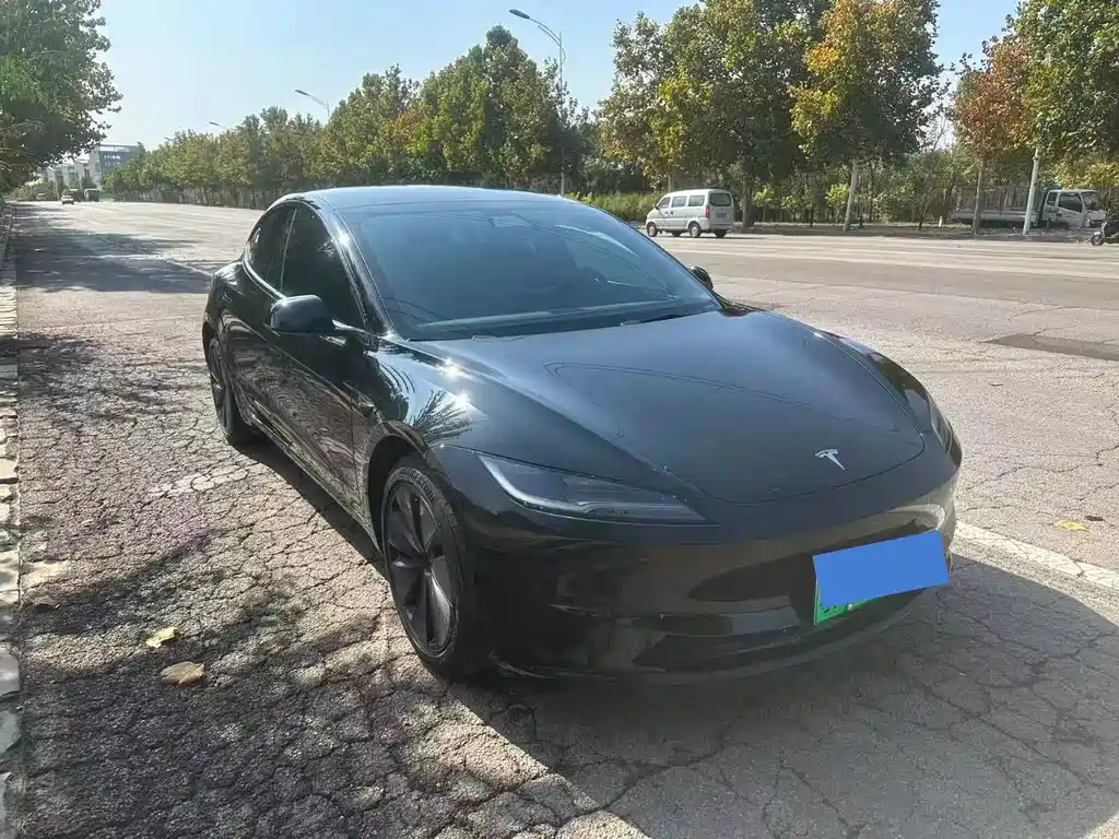 Tesla Model 3 — миниатюра 2