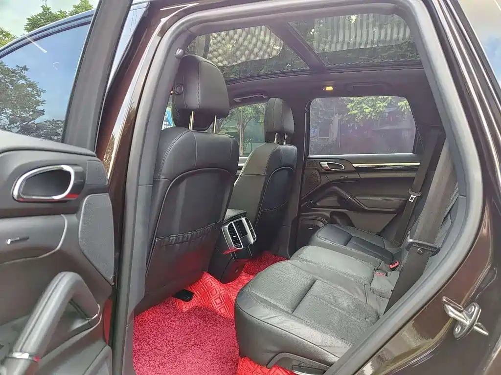 Porsche Cayenne — миниатюра 10