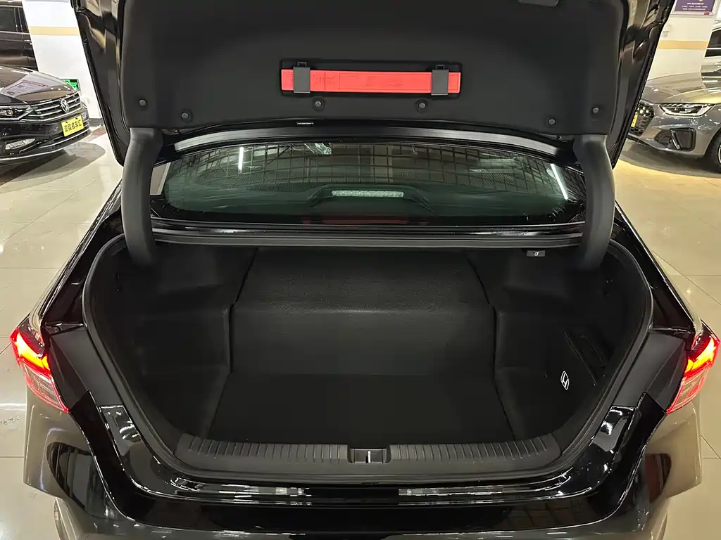 Honda Inspire PHEV — миниатюра 17