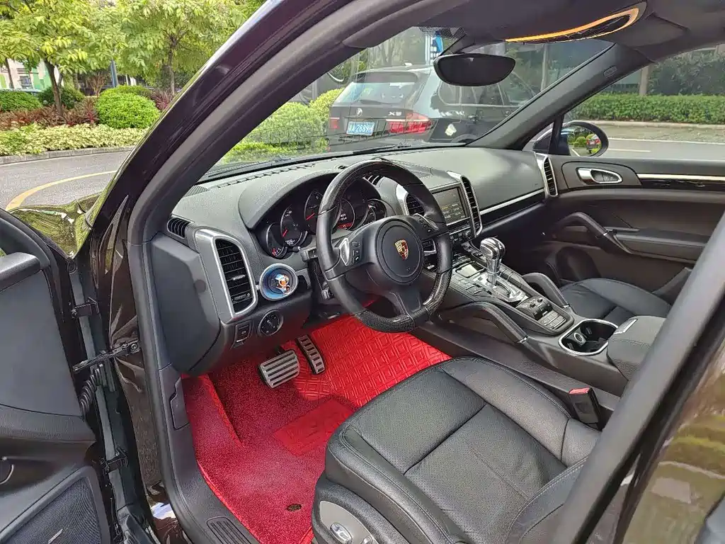 Porsche Cayenne — миниатюра 8