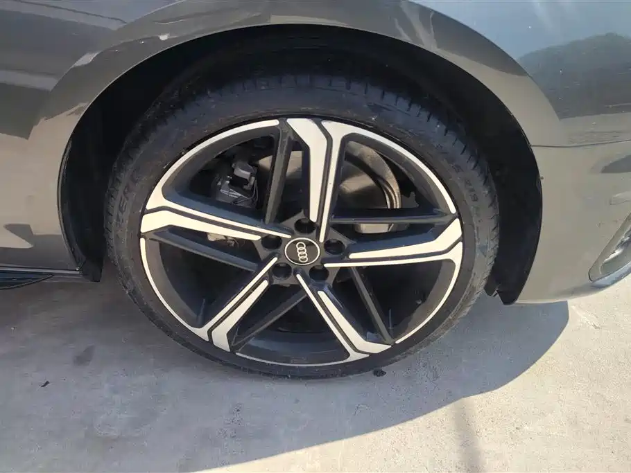 Audi A4L 2024 40 TFSI Luxury