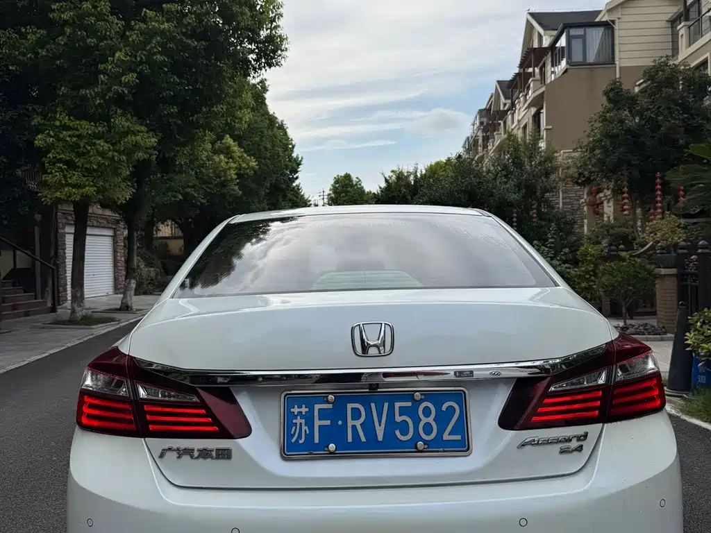 Honda Accord — миниатюра 9