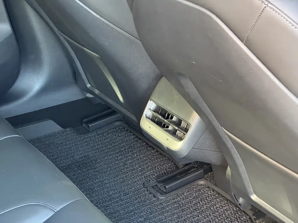 Tesla Model 3 — миниатюра 19