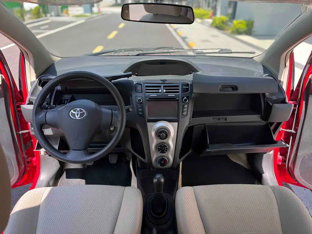 Toyota Yaris 2009 1.6E MT Comfort